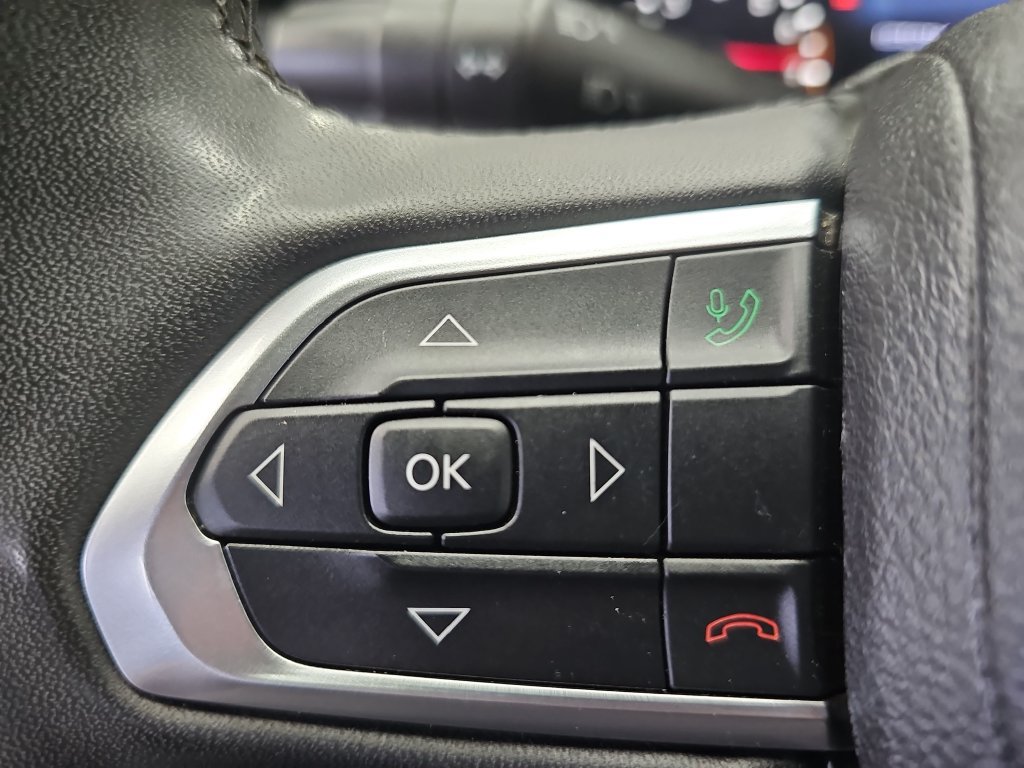 Used 2023 Jeep Compass Limited AWD/4WD image 16