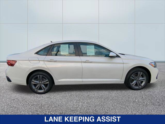 Certified 2023 Volkswagen Jetta SE FWD image 6