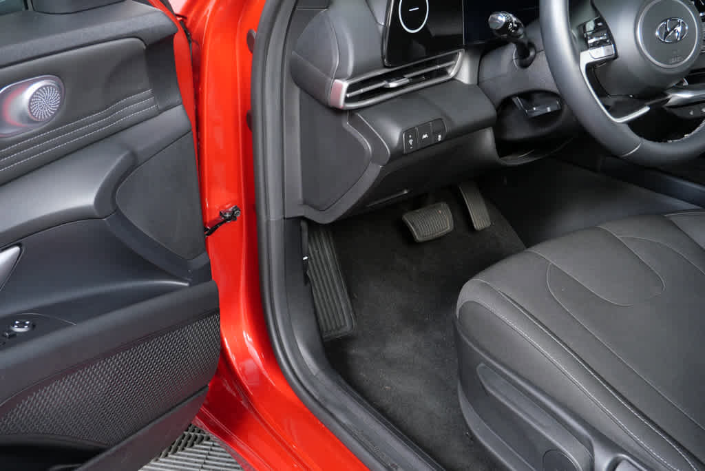 Certified 2023 Hyundai Elantra SEL w/ Convenience Package image 7