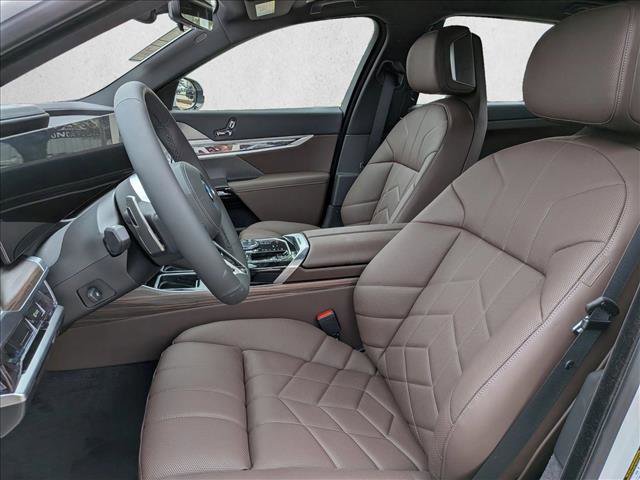 New 2026 BMW 750e xDrive w/ Premium Package image 4