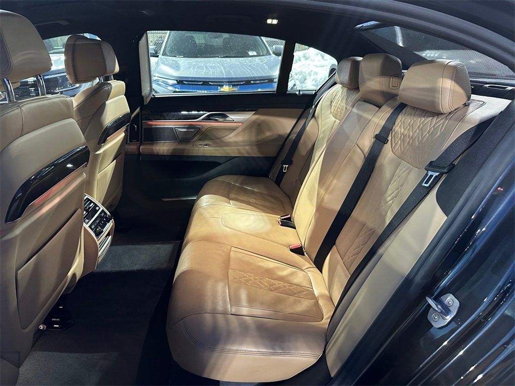 Used 2018 BMW 750i xDrive image 21