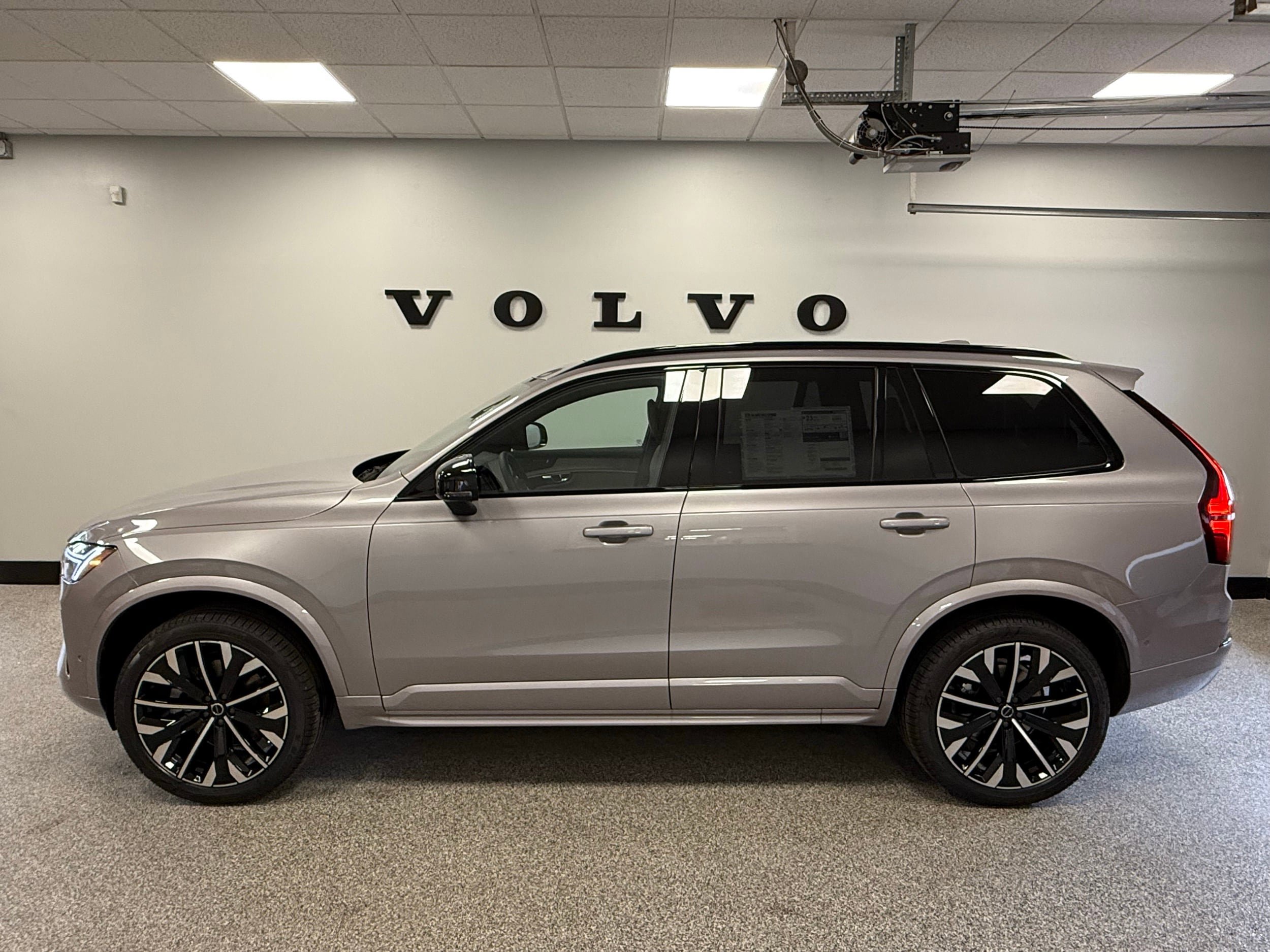 Used 2026 Volvo XC90 B6 Ultra w/ Protection Package Premier AWD/4WD image 12