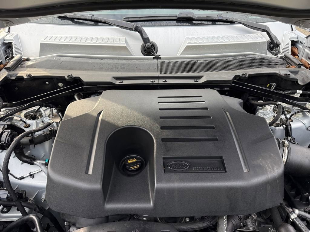 Used 2023 Land Rover Defender 130 X-Dynamic SE image 20