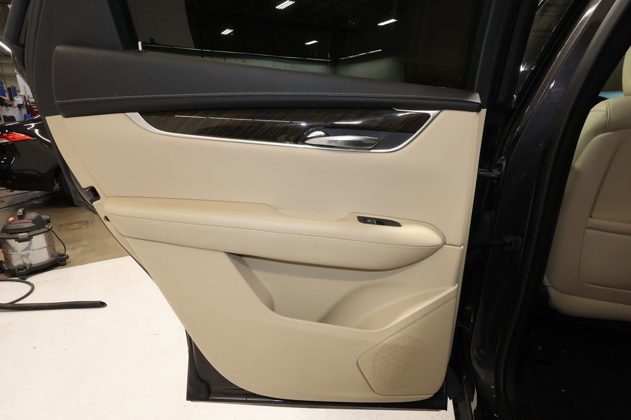 Used 2019 Cadillac XT5 FWD image 20