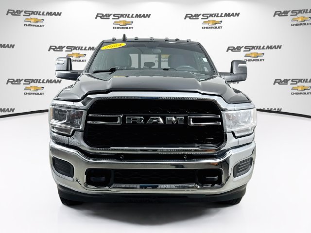 Used 2024 RAM 2500 Tradesman w/ Chrome Appearance Group AWD/4WD image 2