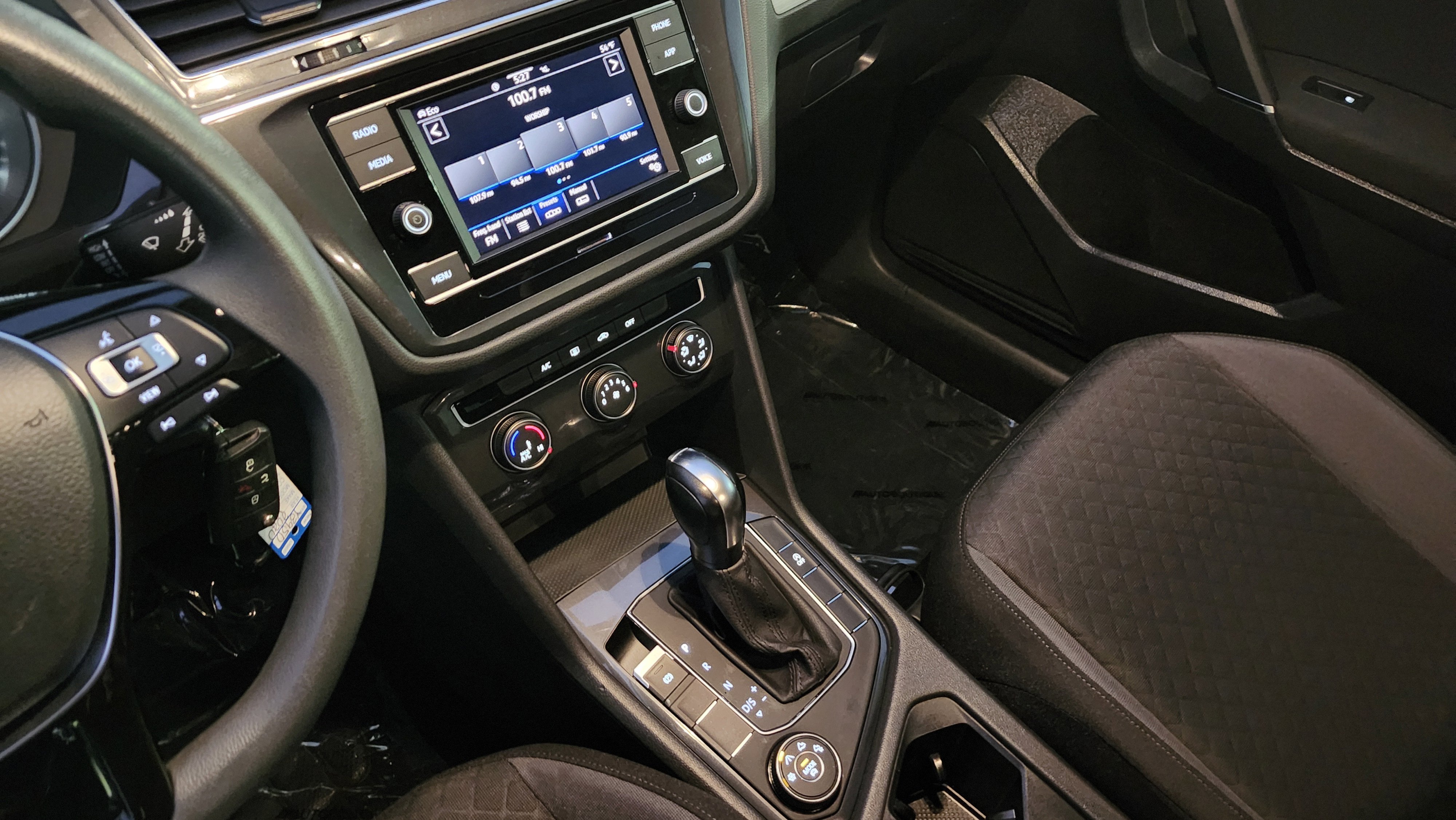 Used 2020 Volkswagen Tiguan S image 27