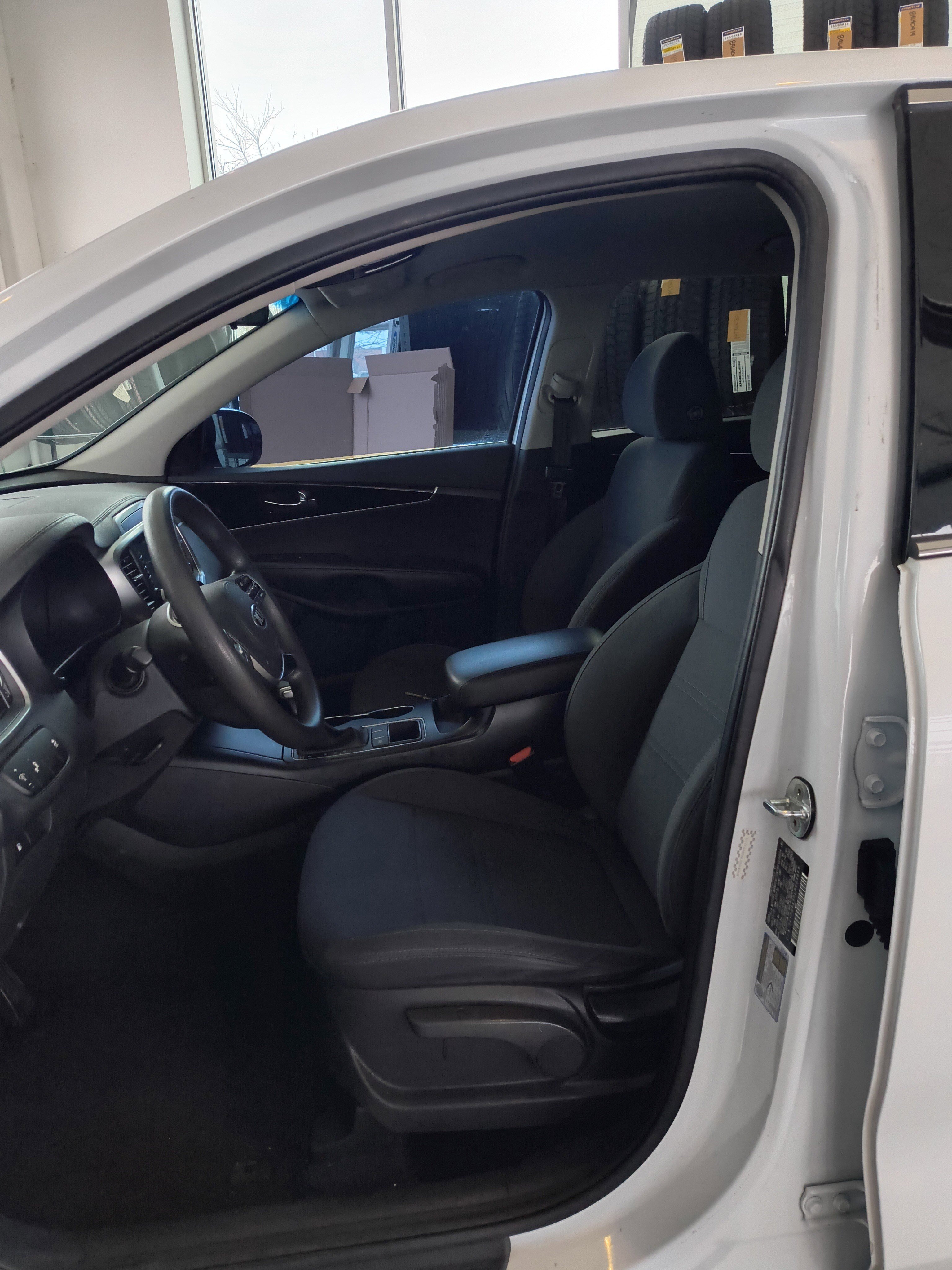 Used 2020 Kia Sorento LX image 11