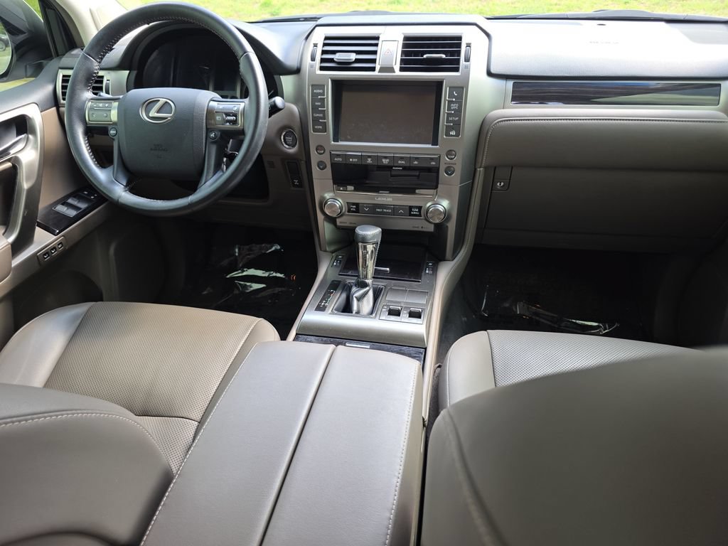 Used 2017 Lexus GX 460 AWD/4WD image 28