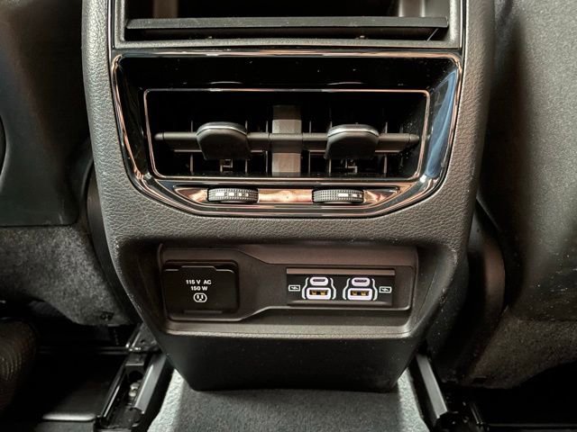 Used 2023 Jeep Grand Cherokee Altitude image 28