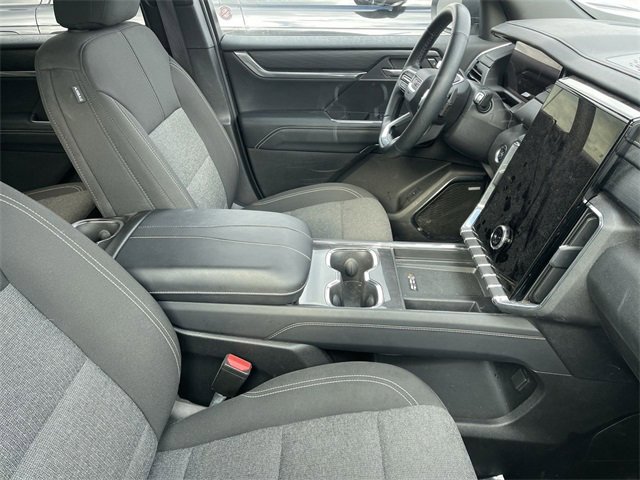 Used 2025 GMC Acadia Elevation image 12