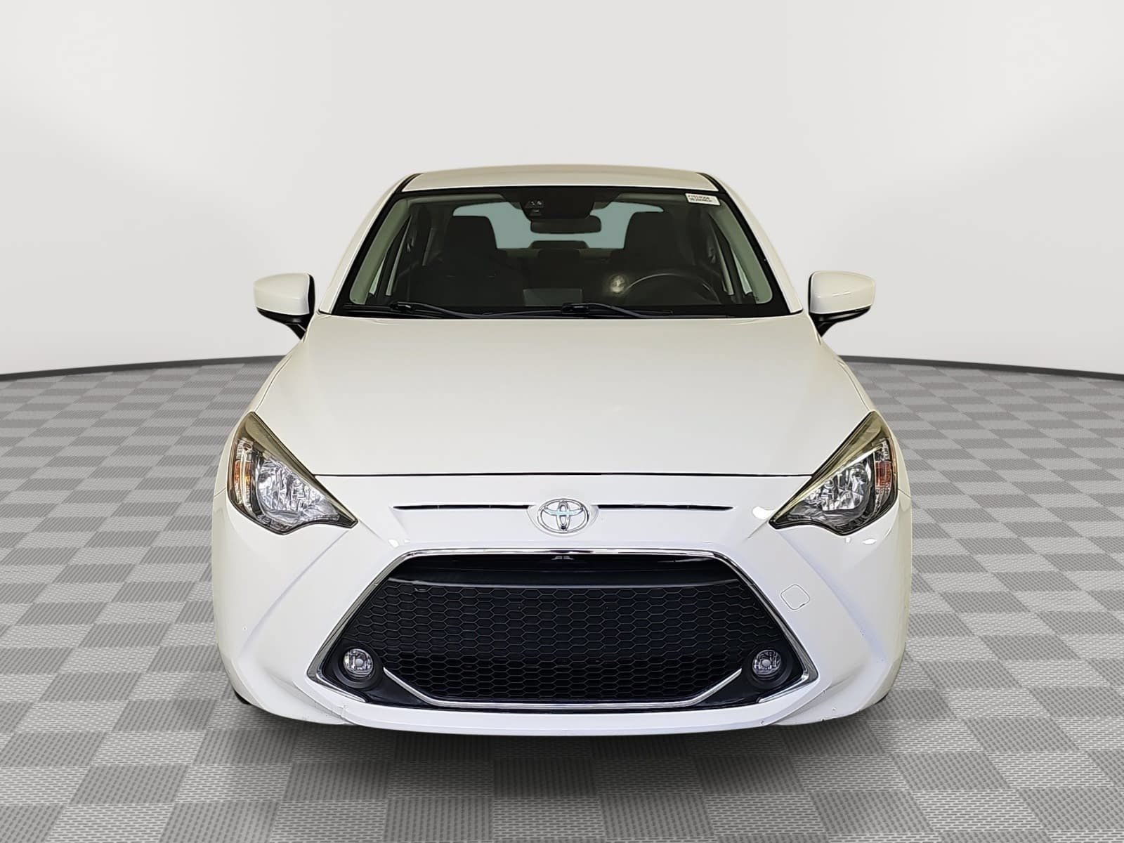 Used 2019 Toyota Yaris LE FWD image 3