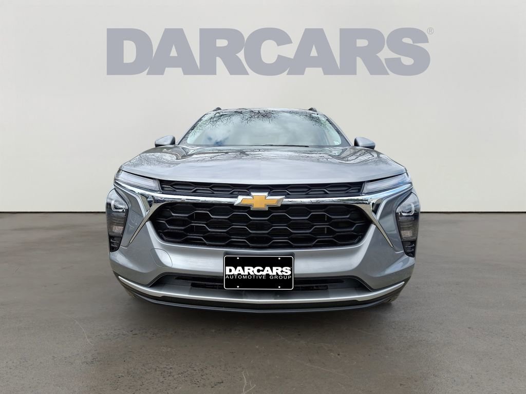 Used 2024 Chevrolet Trax LT w/ Driver Confidence Package image 2