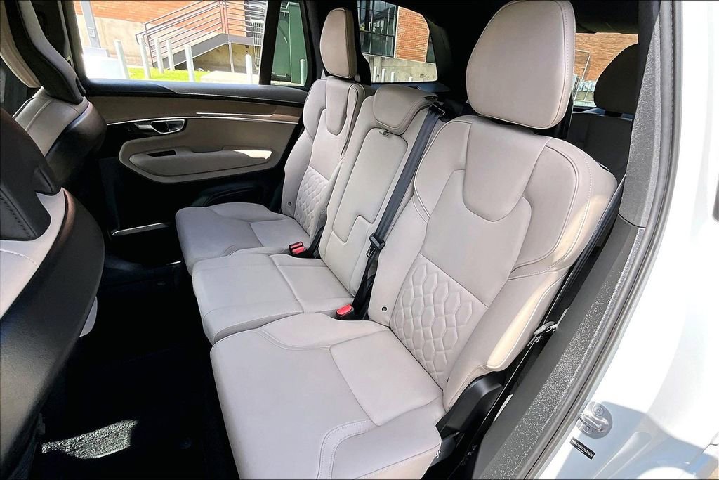 Used 2025 Volvo XC90 B5 Plus image 33