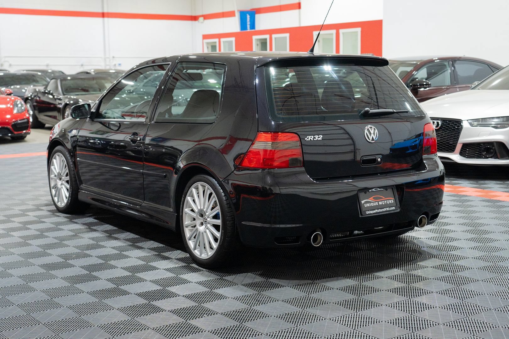 Used 2004 Volkswagen R32 AWD/4WD image 4