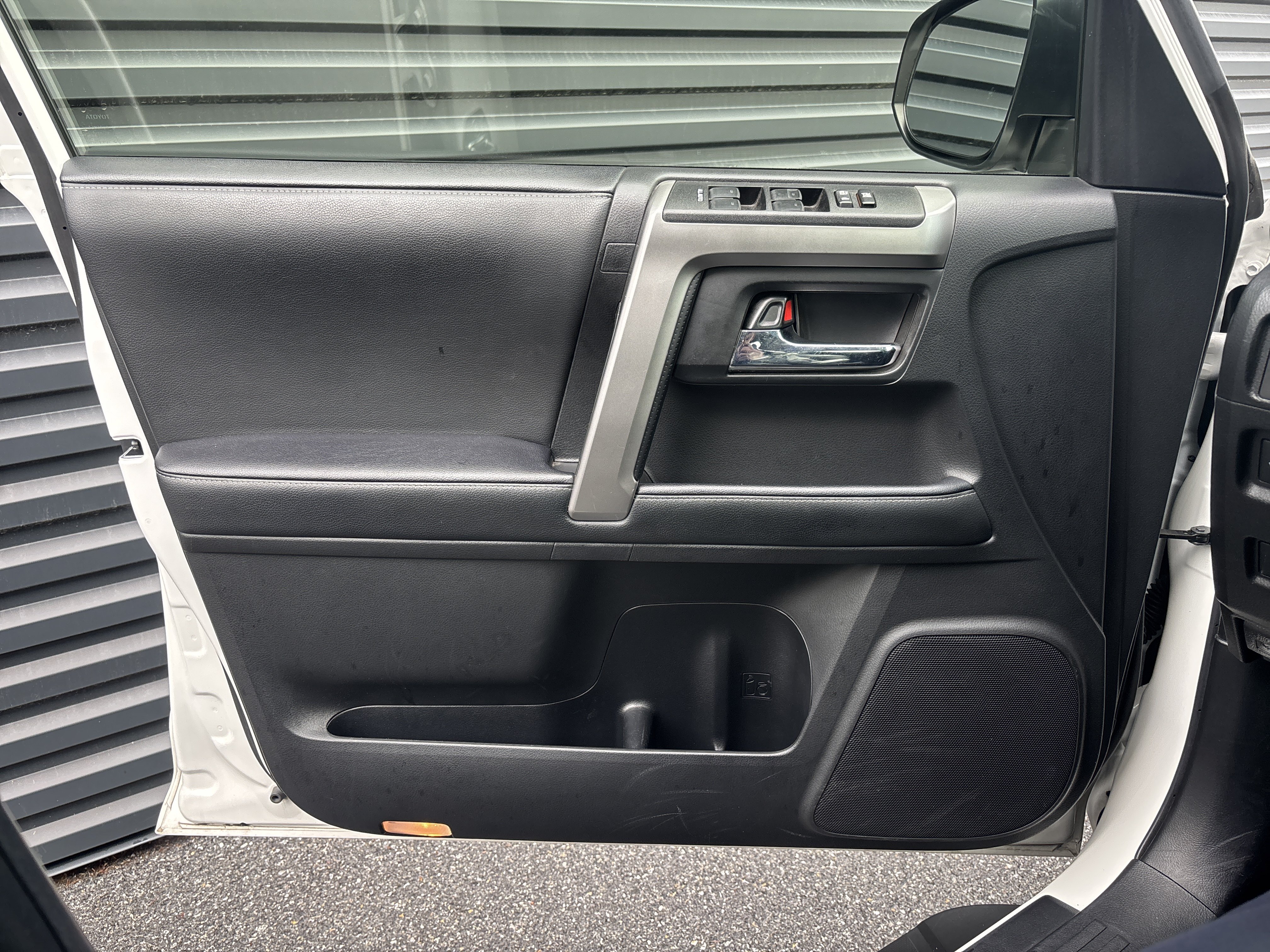 Used 2020 Toyota 4Runner SR5 Premium w/ Moonroof Package AWD/4WD image 11