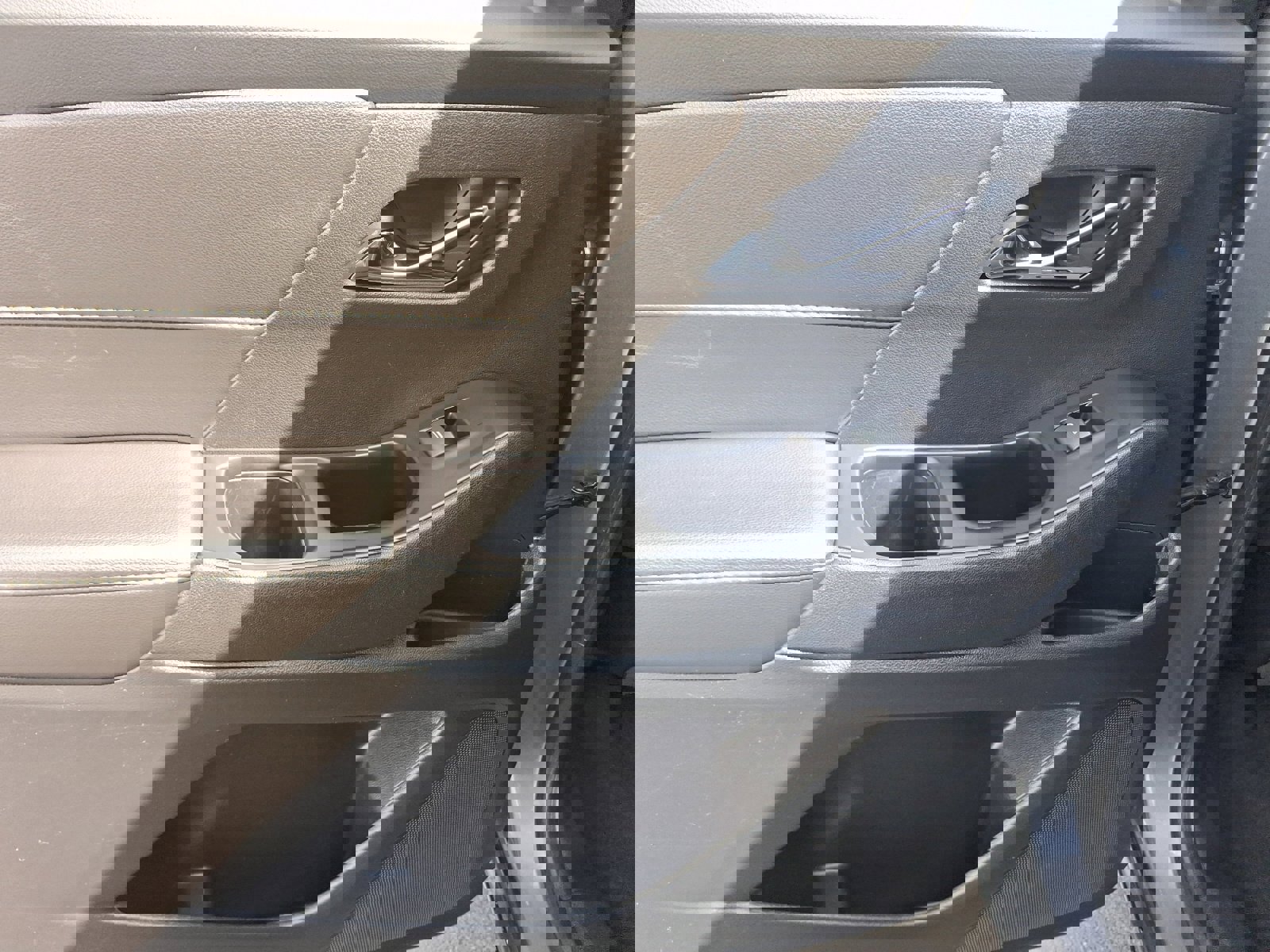 Used 2020 Chevrolet Traverse LT FWD image 19