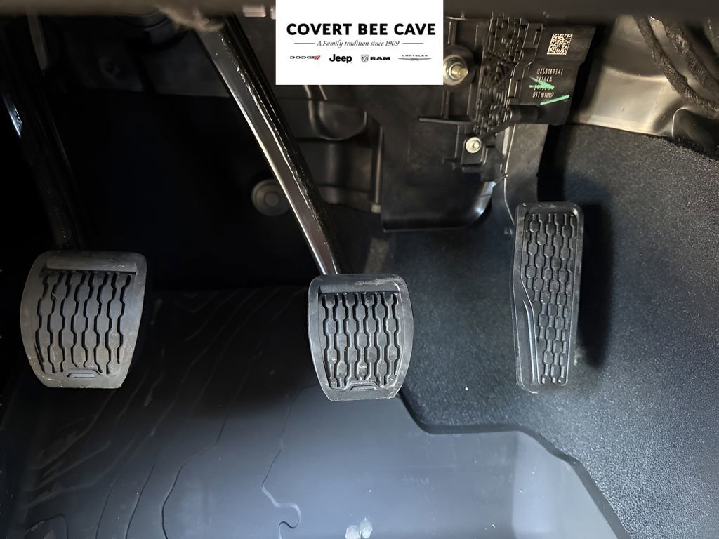 Used 2025 Jeep Wrangler Unlimited Rubicon image 26