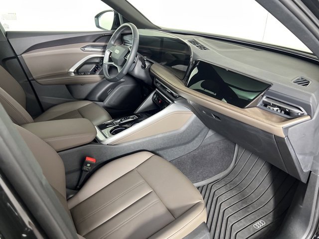 Used 2025 Audi Q5 Premium w/ Convenience Package image 12