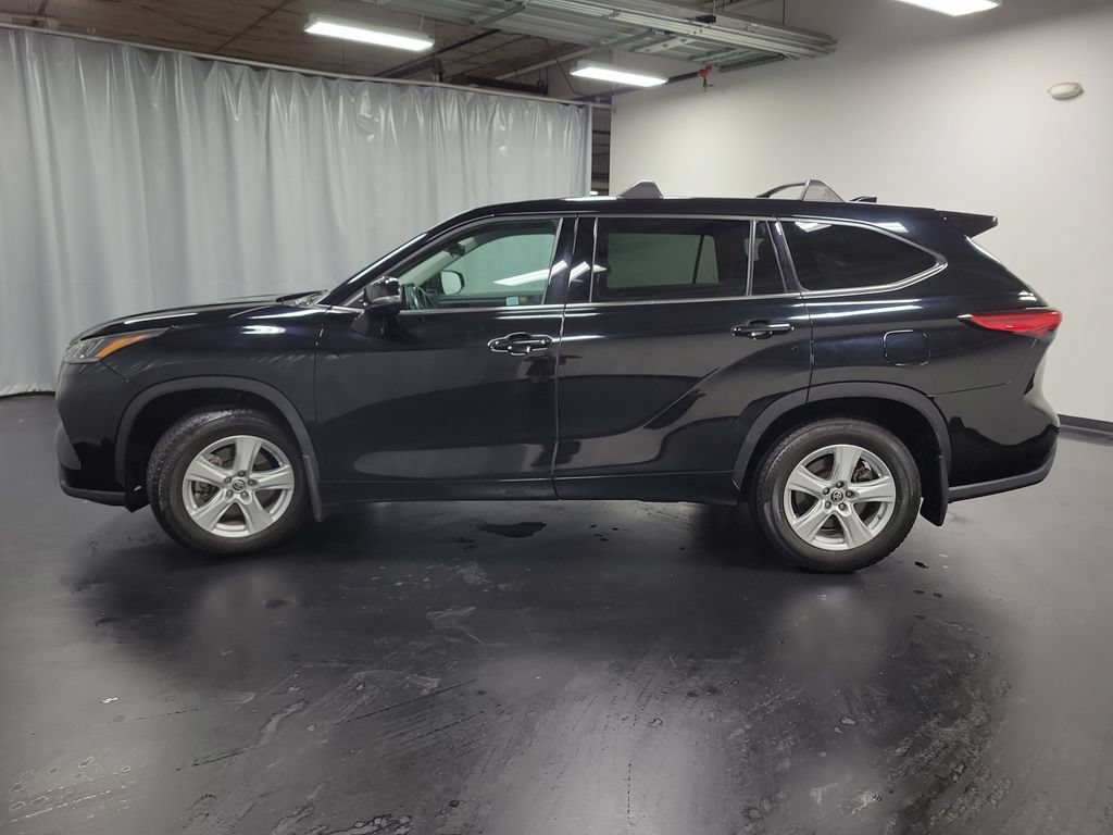 Used 2020 Toyota Highlander LE AWD/4WD image 5