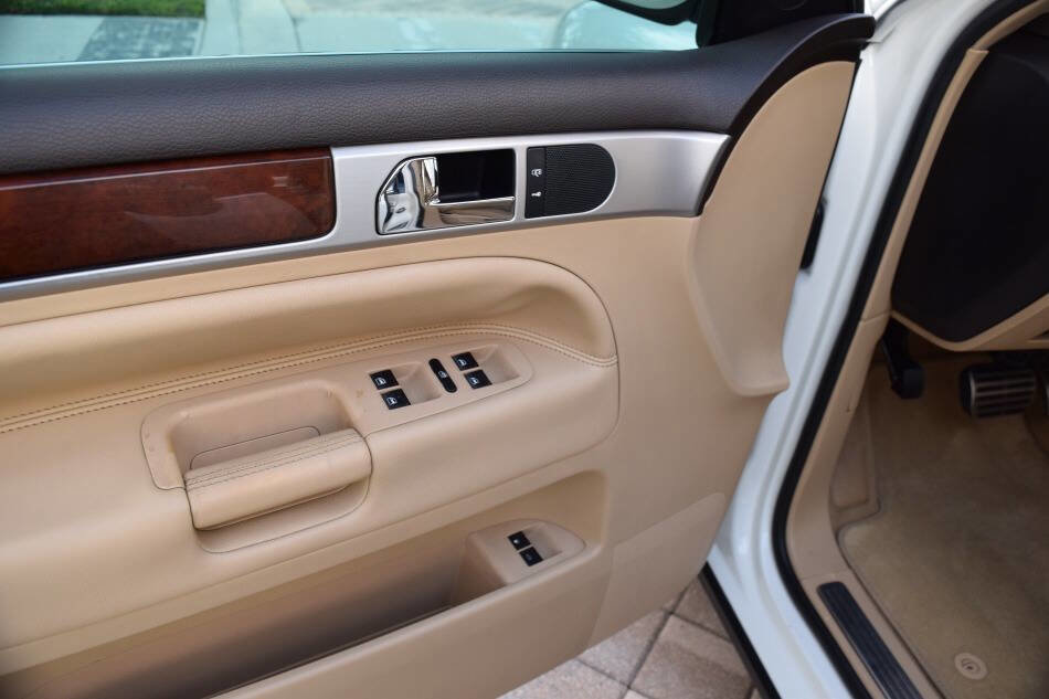 Used 2006 Volkswagen Touareg V10 TDI AWD/4WD image 71