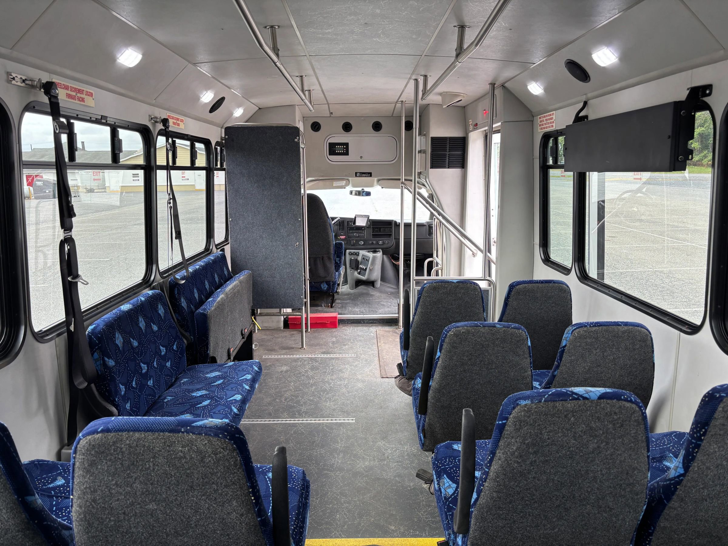 Used 2015 Chevrolet Express 4500 w/ Shuttle Bus Package RWD image 34