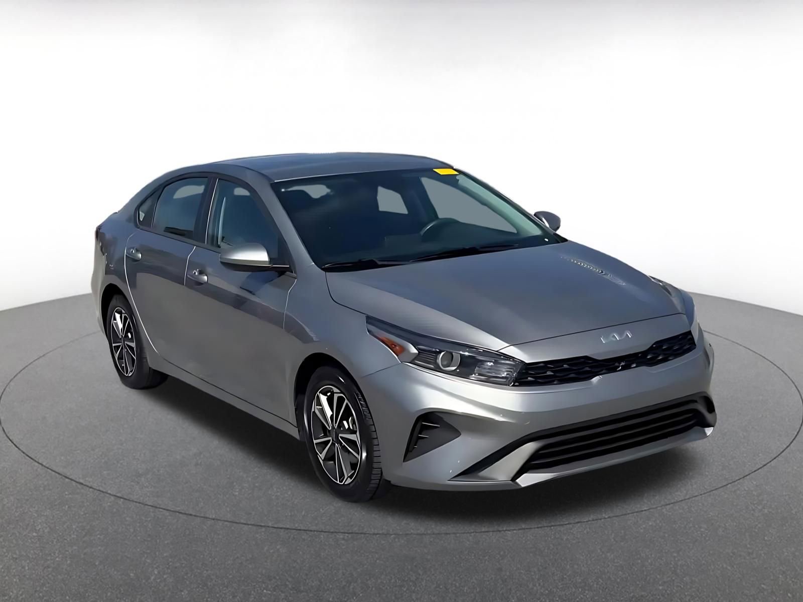 Used 2024 Kia Forte LXS image 3