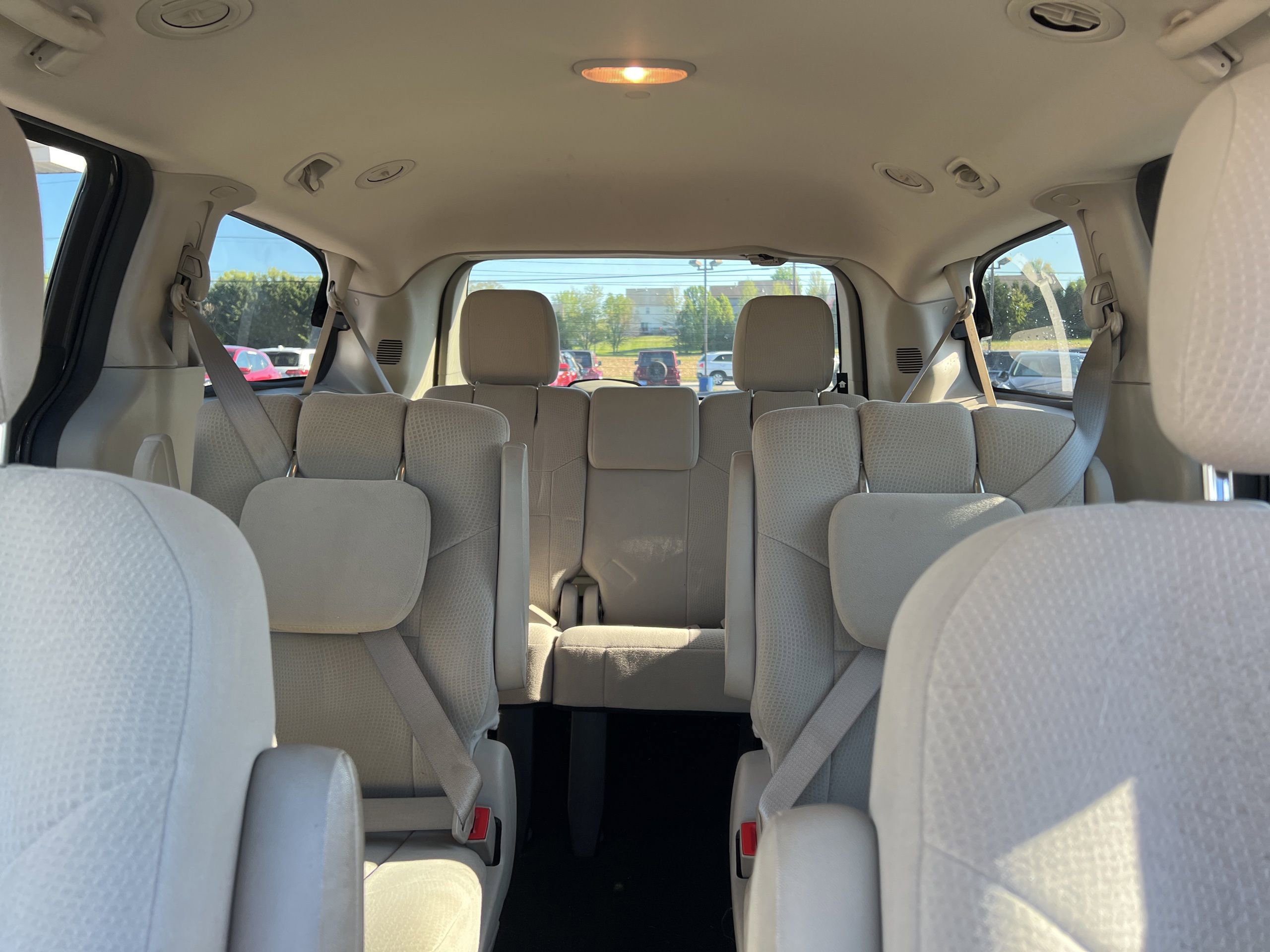 Used 2012 Dodge Grand Caravan SE FWD image 17