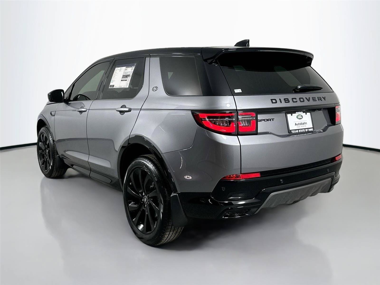 Certified 2025 Land Rover Discovery Sport Dynamic SE AWD/4WD image 4