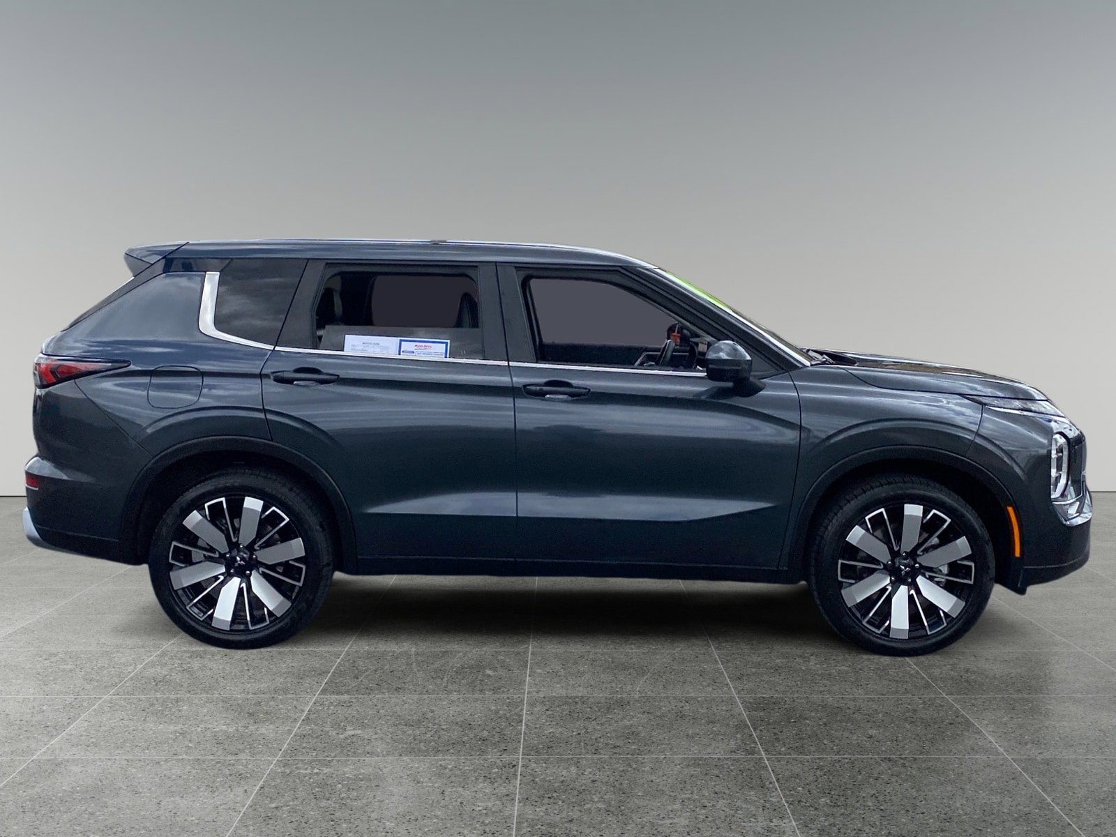 Used 2025 Mitsubishi Outlander AWD image 6