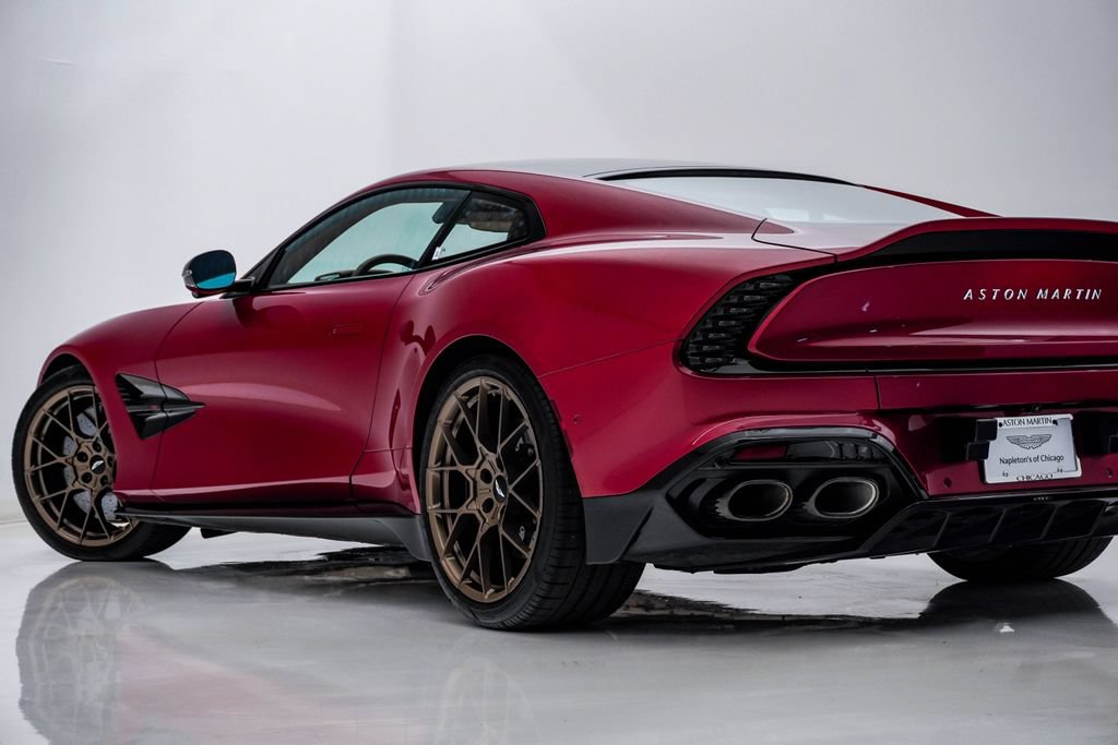 Used 2025 Aston Martin Vanquish RWD image 9