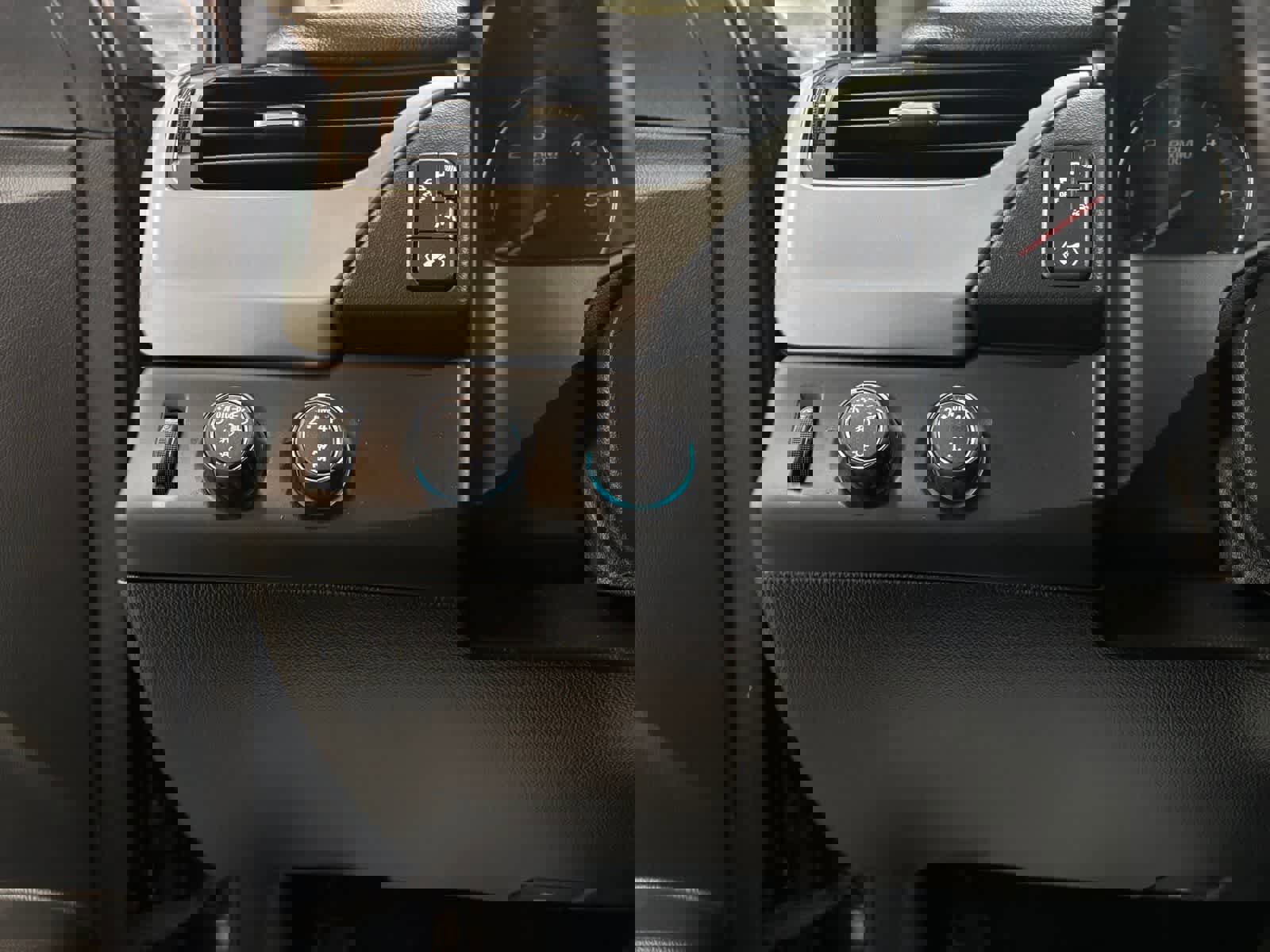 Used 2018 Chevrolet Tahoe LT w/ Luxury Package AWD/4WD image 14