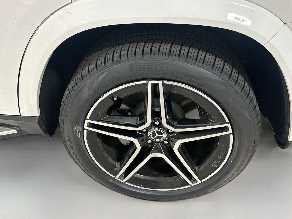 Used 2026 Mercedes-Benz GLS 450 4MATIC image 35