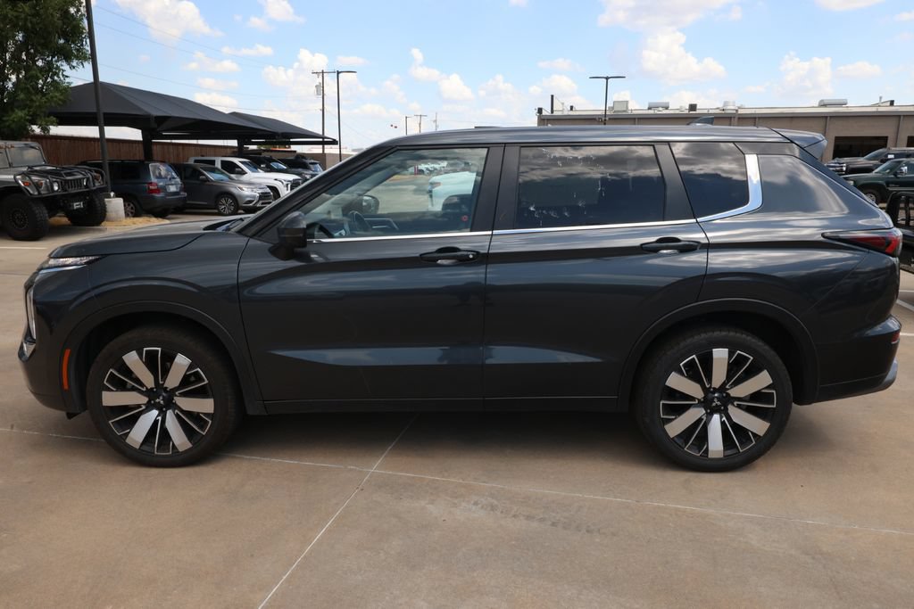 Used 2025 Mitsubishi Outlander SE FWD image 8
