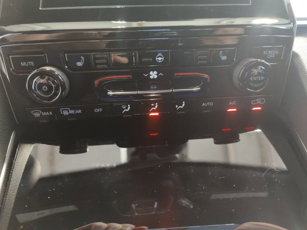 New 2025 Jeep Grand Cherokee Altitude image 22