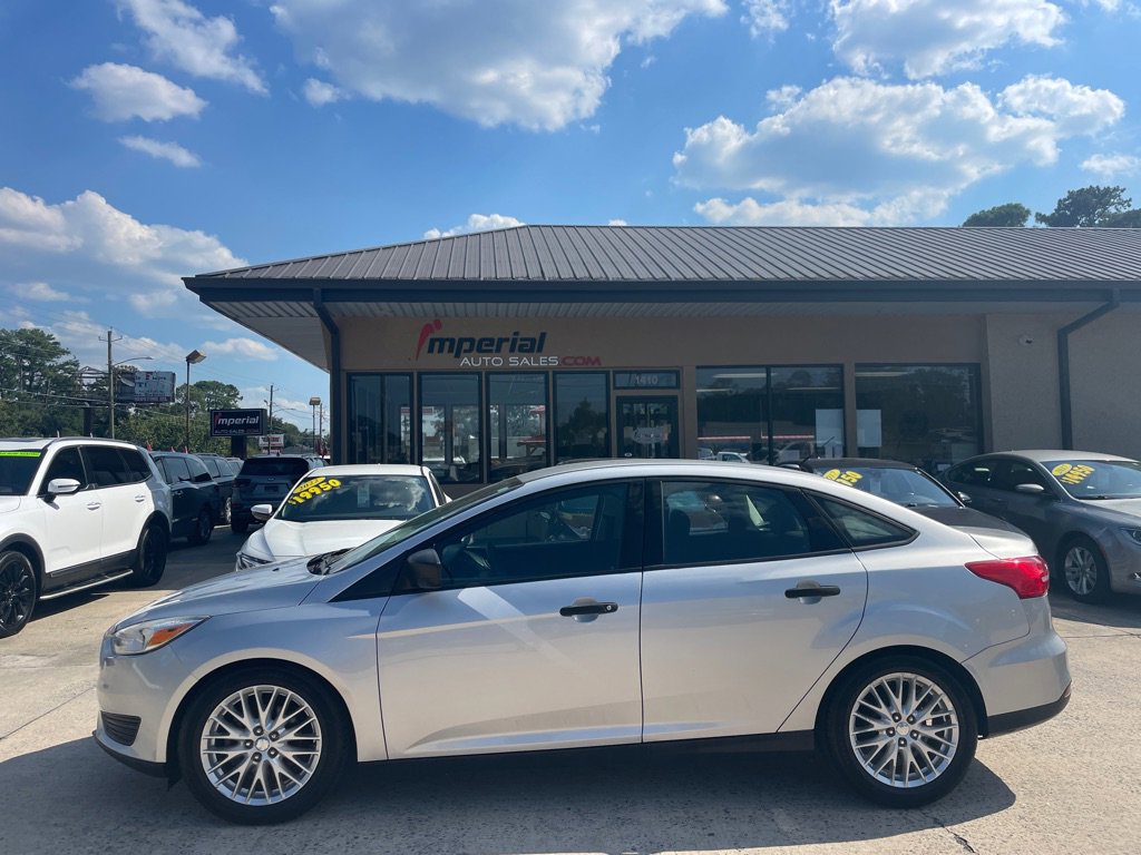 Used 2015 Ford Focus S FWD image 2