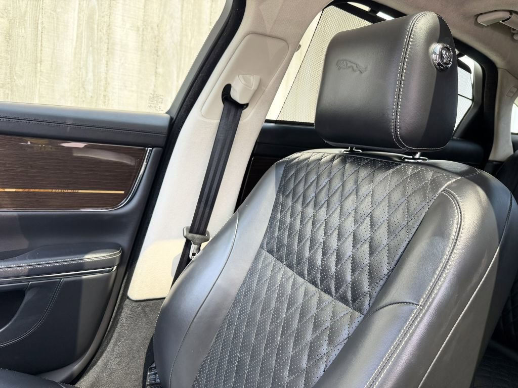 Used 2019 Jaguar XJ L Supercharged RWD image 12