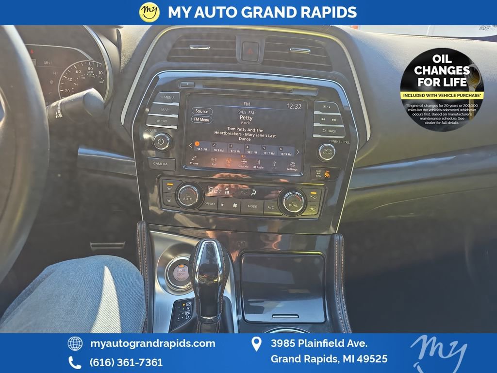 Used 2023 Nissan Maxima SR w/ Sport Mat Group image 18