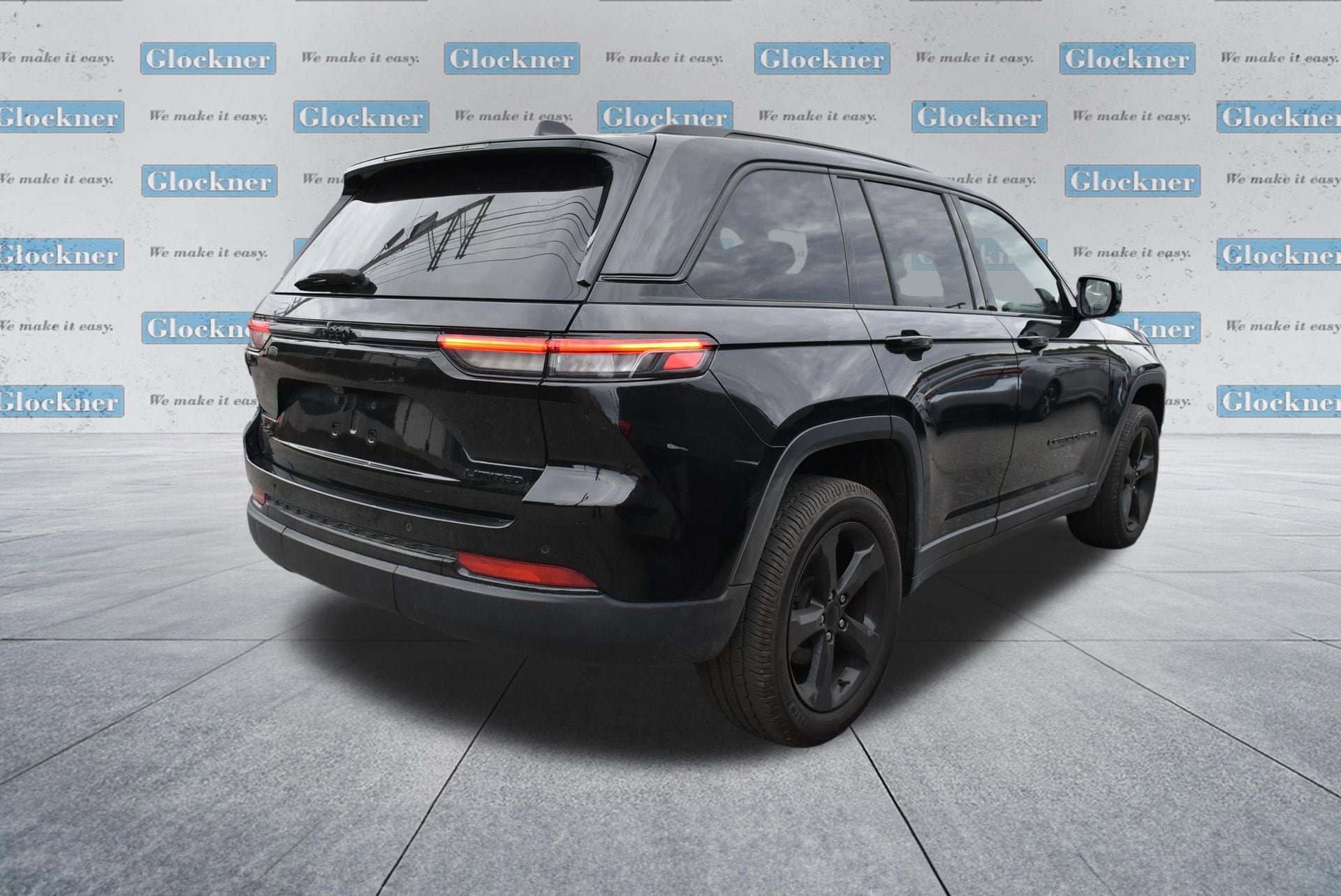 Used 2023 Jeep Grand Cherokee Limited w/ Black Appearance Package AWD/4WD image 3