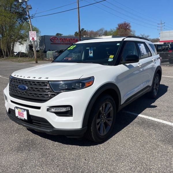 Used 2022 Ford Explorer XLT w/ Equipment Group 202A AWD/4WD image 1
