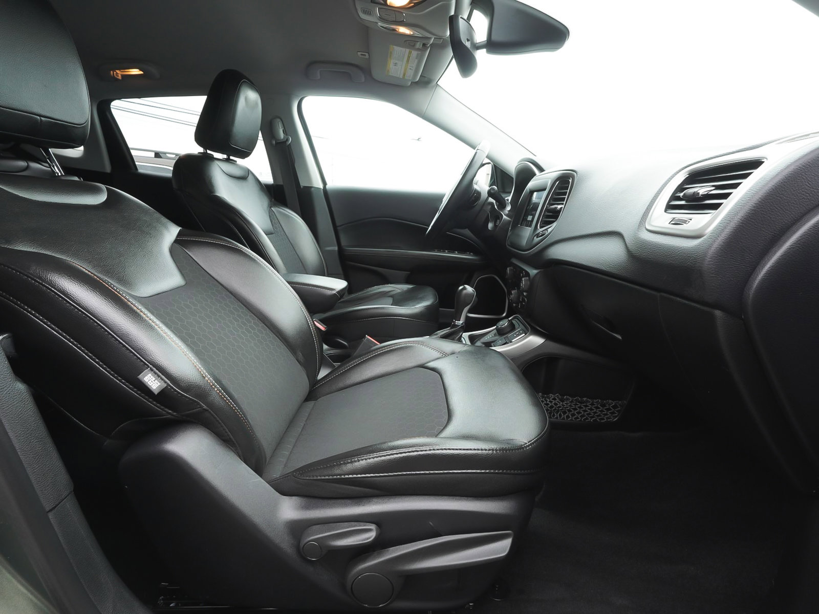 Used 2019 Jeep Compass Latitude w/ Popular Equipment Group image 39