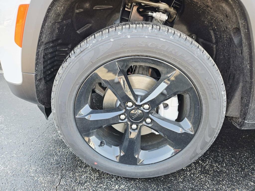 New 2025 Jeep Grand Cherokee Limited w/ Black Appearance Package AWD/4WD image 10