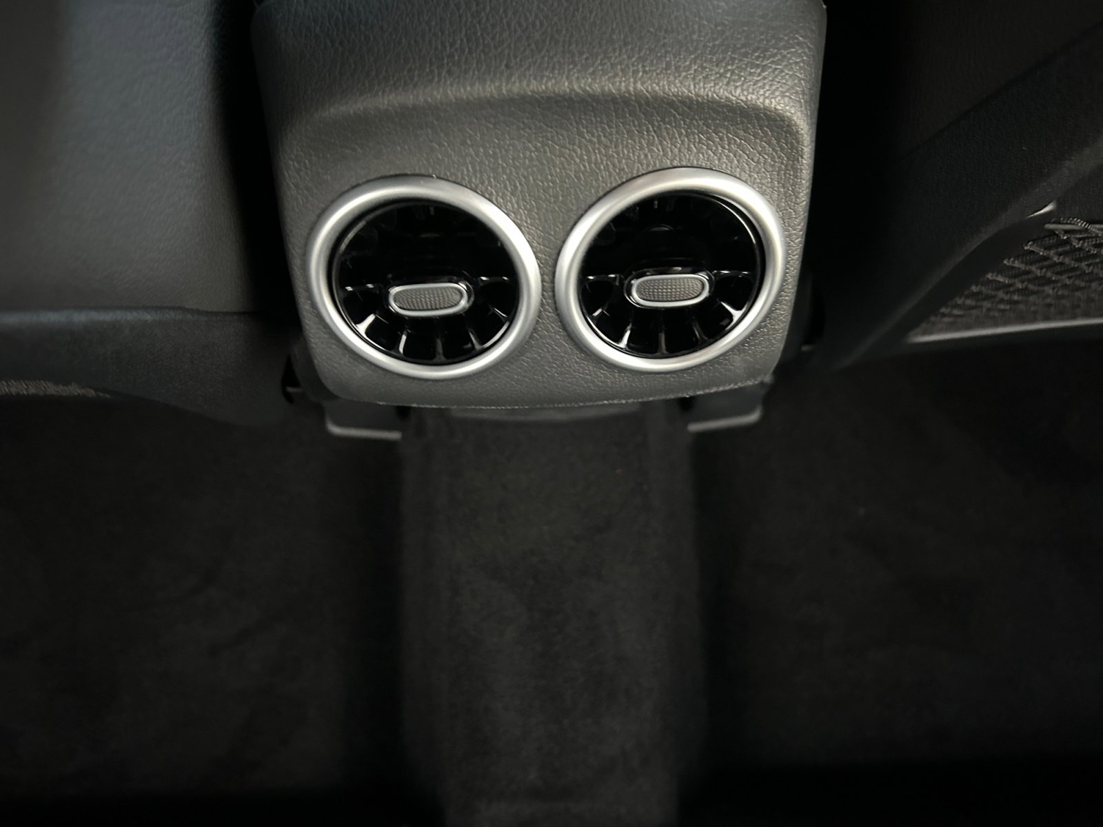 New 2026 Mercedes-Benz GLB 250 4MATIC image 33