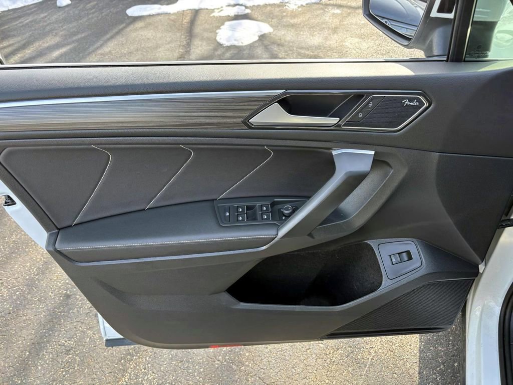 Used 2022 Volkswagen Tiguan SEL R-Line image 11