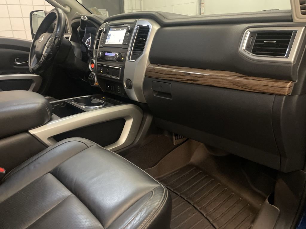 Used 2016 Nissan Titan SL image 23