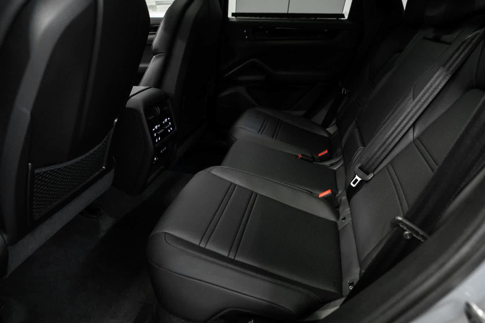 New 2026 Porsche Cayenne GTS AWD/4WD image 31