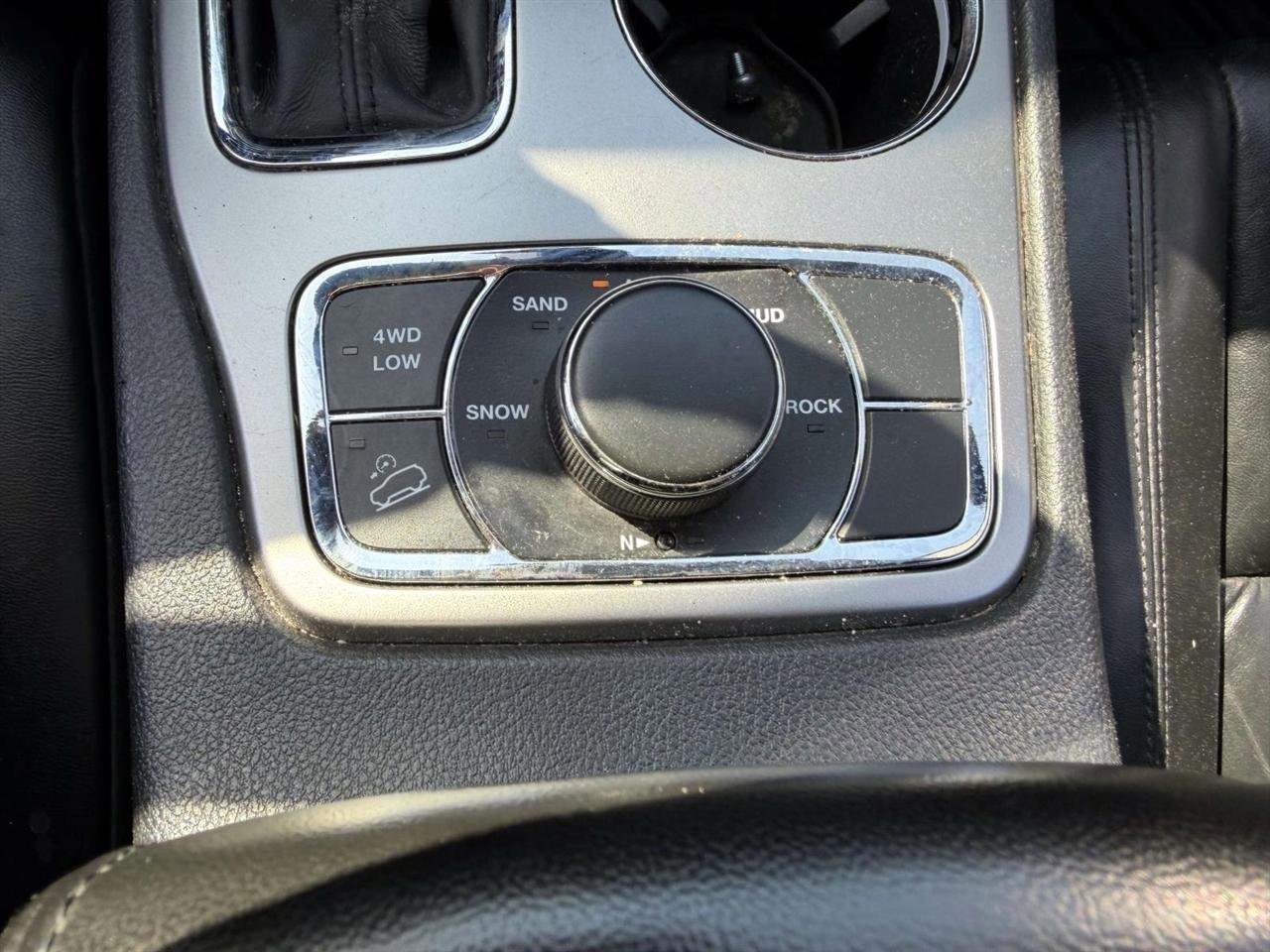 Used 2018 Jeep Grand Cherokee Limited AWD/4WD image 18