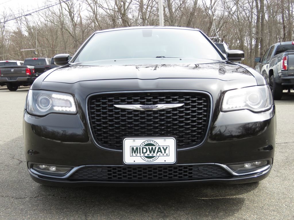 Used 2016 Chrysler 300 S w/ 300S Premium Group image 2