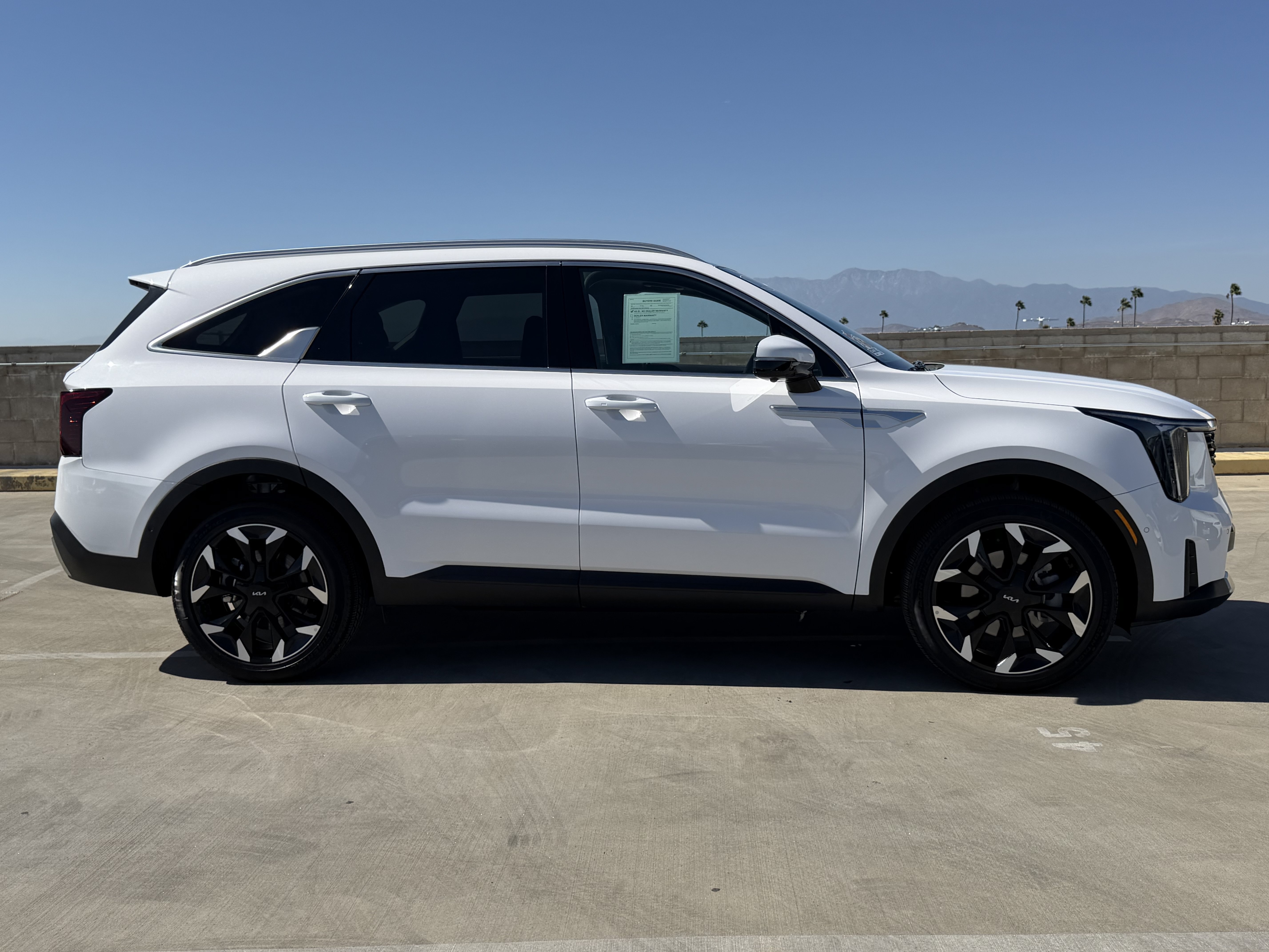 Used 2025 Kia Sorento SX FWD image 12