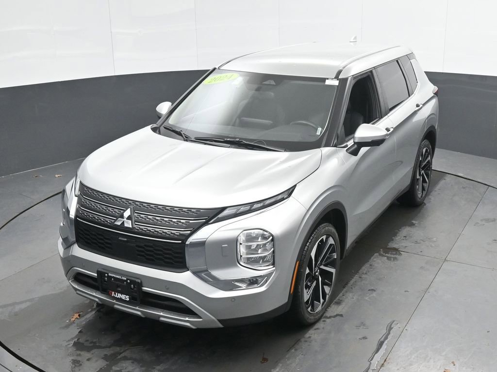 Used 2024 Mitsubishi Outlander SE image 39