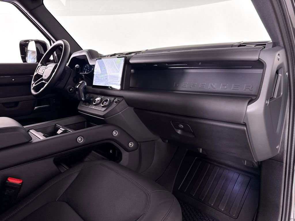 Used 2025 Land Rover Defender 110 S image 13